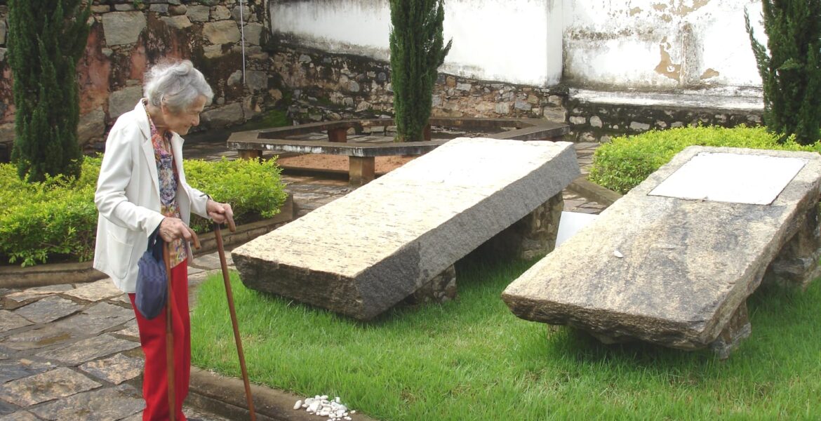 Freida Wolff visita Memorial Judaico em 2005