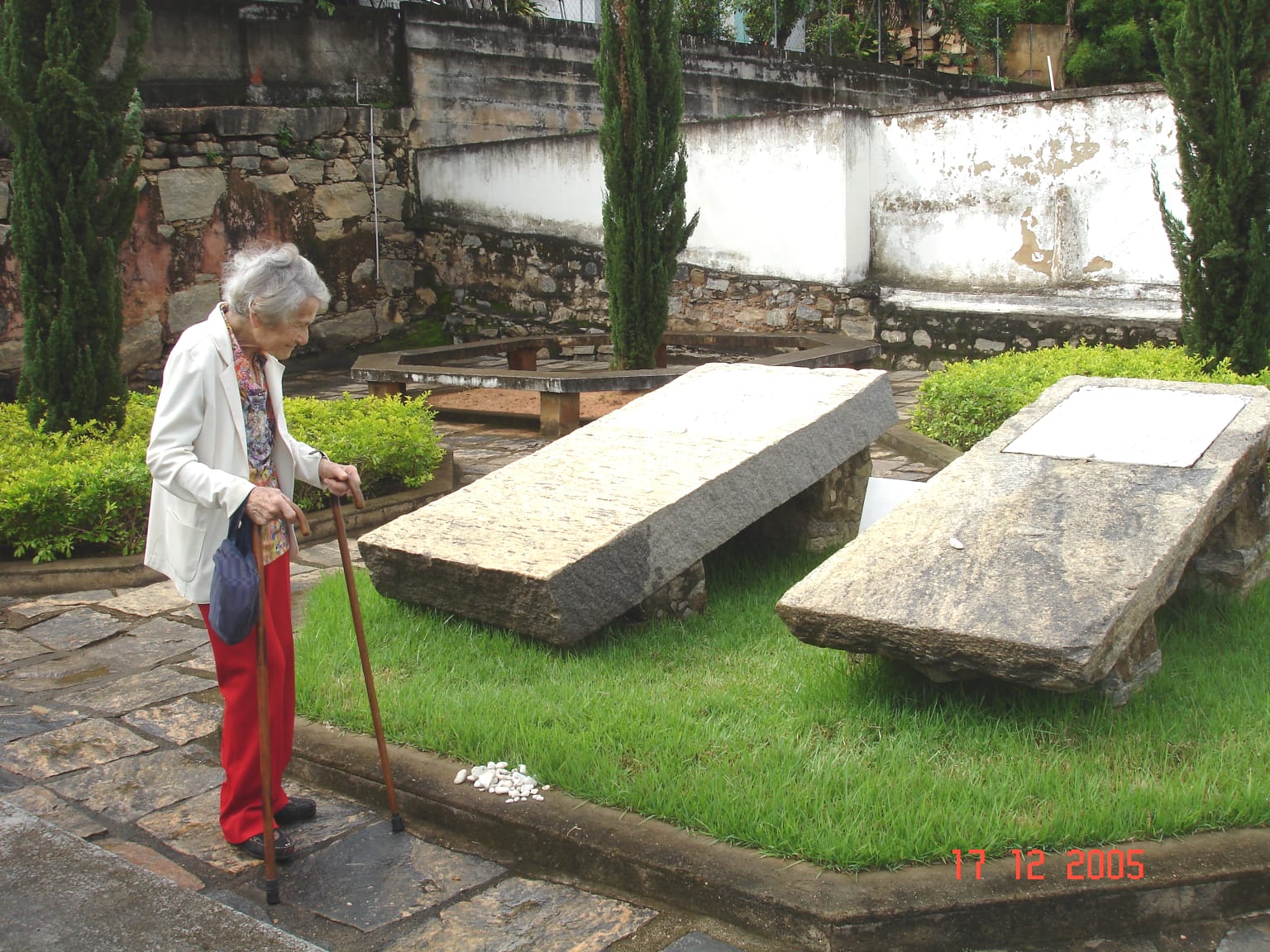 Freida Wolff visita Memorial Judaico em 2005